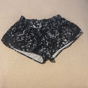 Lululemon 2.5in Hotty Hot Shorts